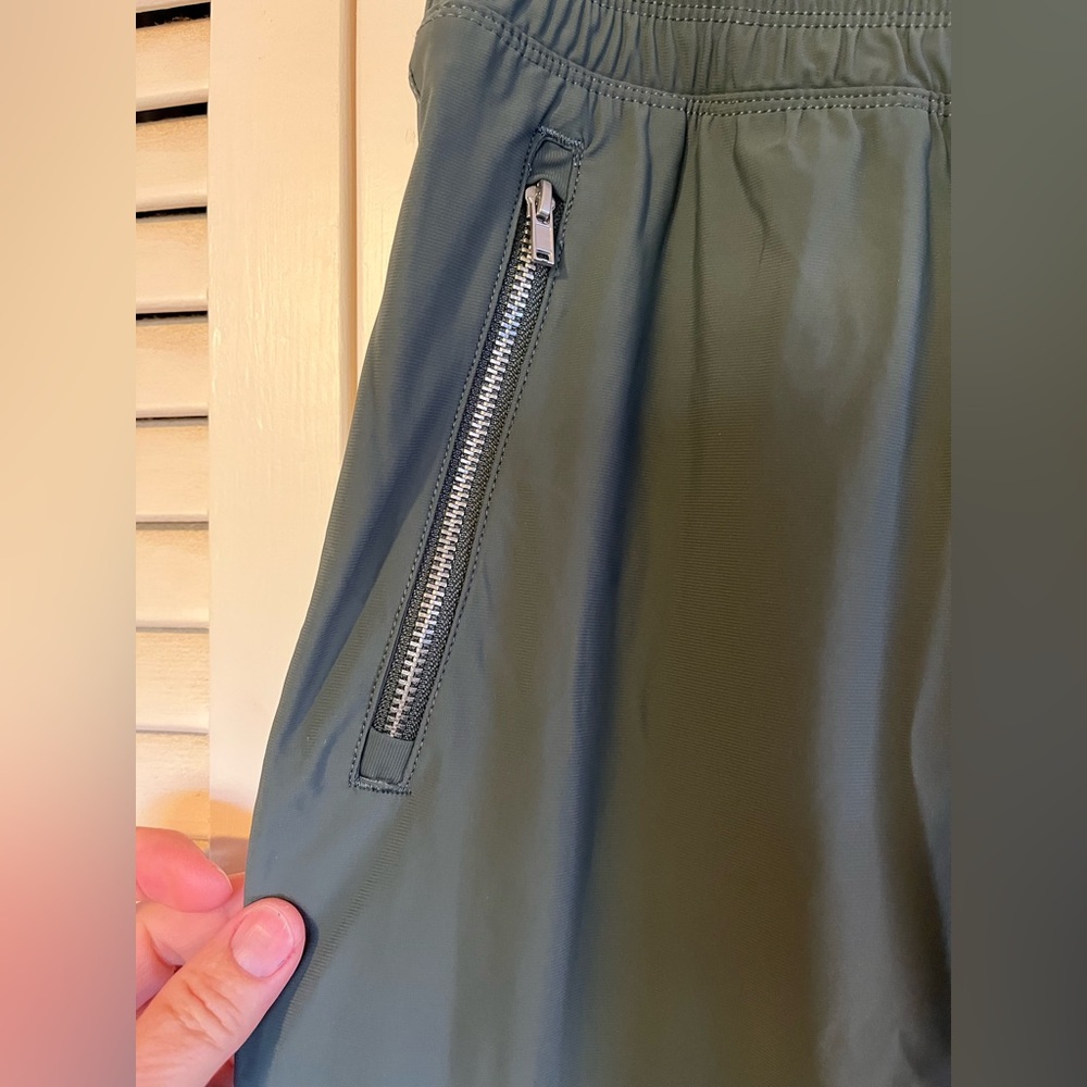 Old navy Womens olive green go dry pants size large - Picture 4 of 6